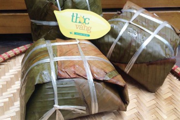 Bánh chưng gói tay - TT Thóc Vàng